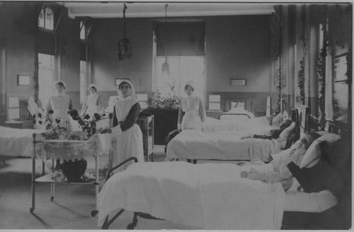 Photographic postcard of Manchester Hospital